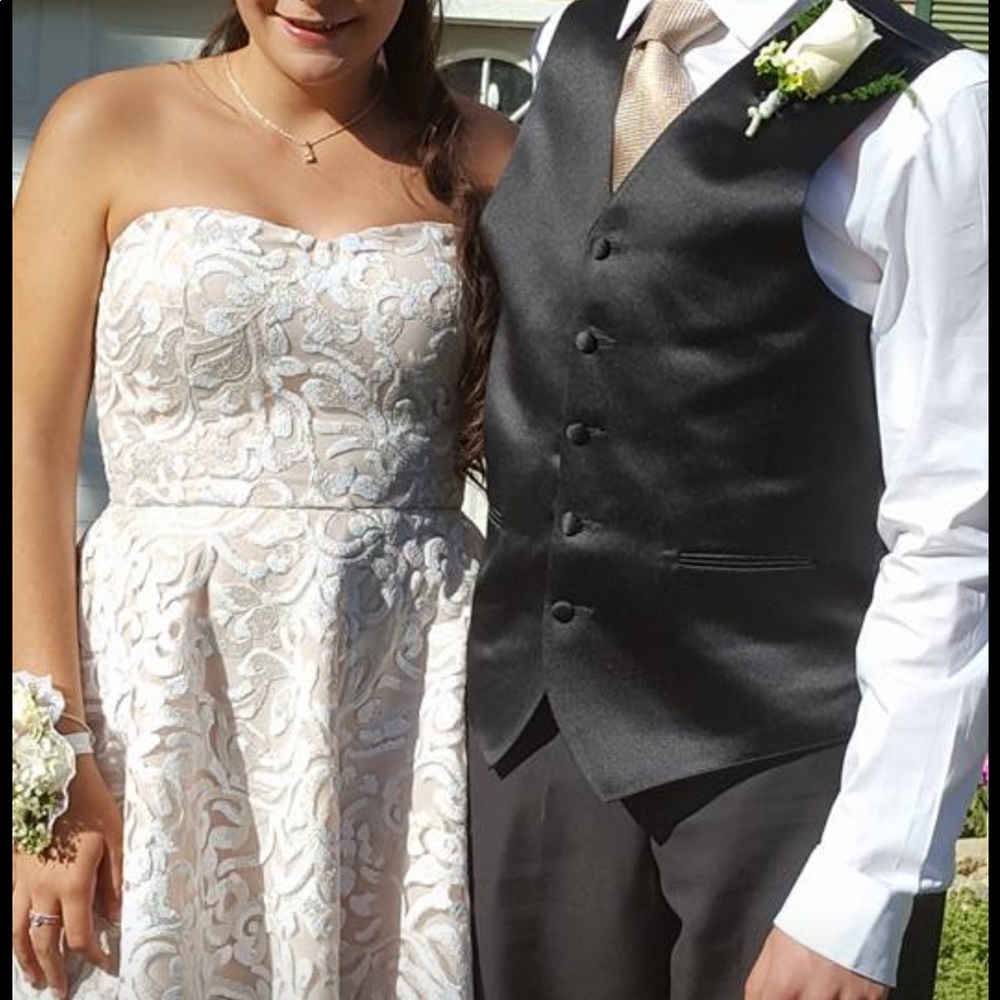All beaded beautiful white / cream Semi Dress - Picture 3 of 3